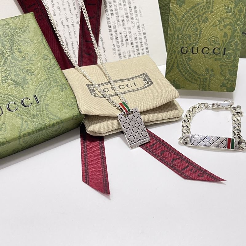 G*u*i necklaces